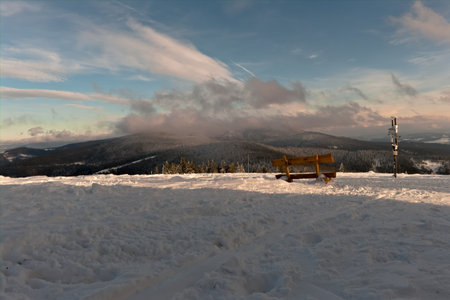 The peak of Pilsko is covered with clouds. A photo from Hala Rysianka, a bench in the foreground.の写真素材