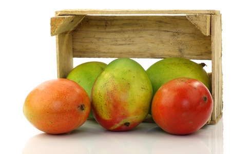 fresh mango fruit in a wooden box on a white background の写真素材
