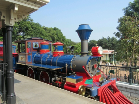 Train at a train stationの素材