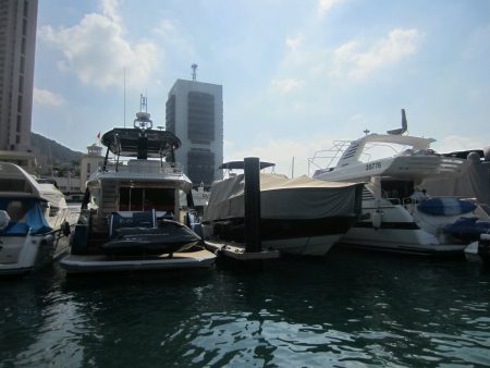 Boats docking at the marinaの素材