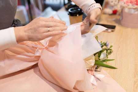 packaging of bouquets in craft paperの写真素材