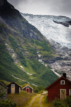 BÃ¸yabreen glacier in the FjÃ¦rland area in Sogndal Municipality in Sogn og Fjordane county, Norway.のeditorial素材