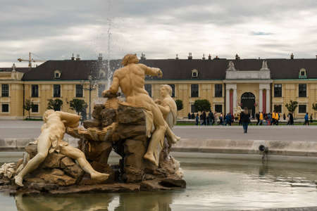 31 May 2019 Vienna, Austria - Ehrenhof Fountain in front of Schonbrunn palace. Cloudy springtime weatherのeditorial素材