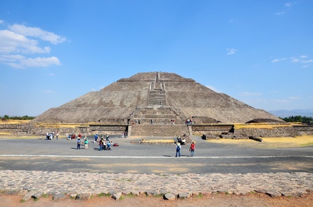 Front view of main pyramid at Teotihuacan.のeditorial素材