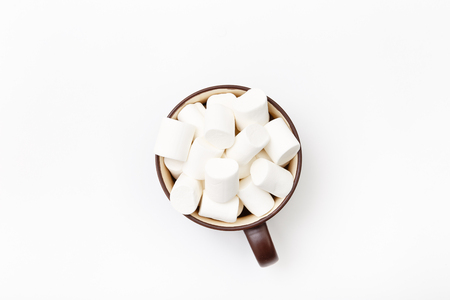 Sweet marshmallow in cup, candy on white background, top view flat lay. Isolated minimal concept above decoration, view white marshmallow, food backgroundの写真素材