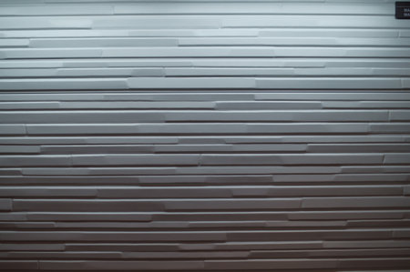Uneven pattern on the outer wall panel
