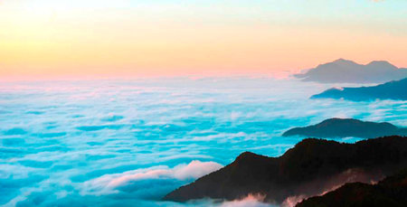 Beautiful sunrise over the sea of mist at Doi Pha Tang, Chiang Rai, Thailandの写真素材