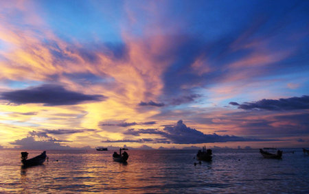 Fishing boats in the sea at sunset, Koh Samui, Thailandの写真素材