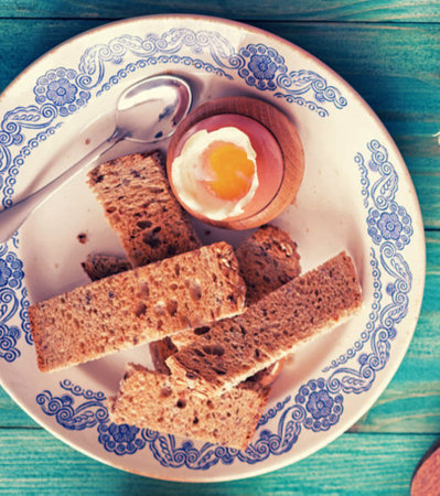 slices of bread and egg on a plate, top viewの写真素材
