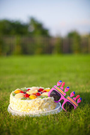 Birthday cake and glasses that says a Happy Birthdayの写真素材