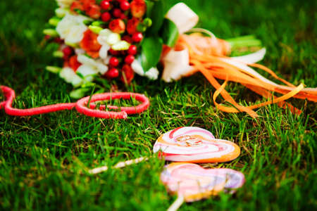 Red wedding bouquet on green grassの写真素材