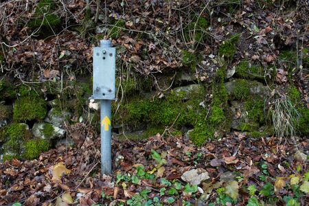 pole attachment for a litter bin with painted yellow arrow pointing on a empty spaceの写真素材
