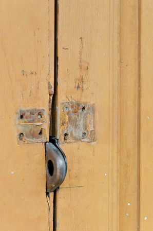 Rusty old door lock verticalの写真素材