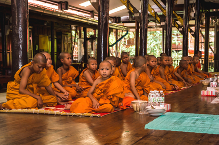 Samut Songkhram, Thailand - July 27, 2017: People commend merit at Wat Praduのeditorial素材