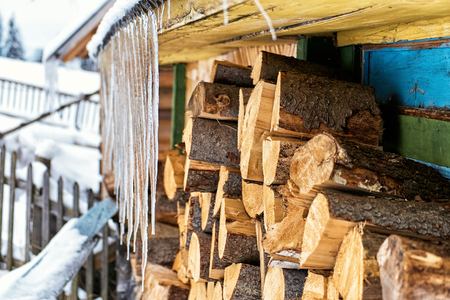 Wooden billet construction for the construction of houses in packs.
