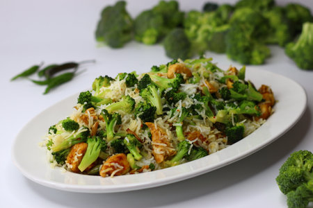 Broccoli rice with stir fried chicken is a wholesome dish featuring tender chicken, vibrant broccoli, and fluffy rice. Packed with protein, fiber, and vitamins, it offers a flavorful, nutritious mealの写真素材
