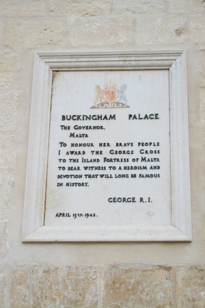 George Cross plaque on Grandmasters Palace, Valletta, Maltaのeditorial素材