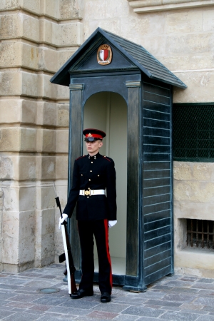 Guard outside Grandmasters Palace, Valletta, Maltaのeditorial素材