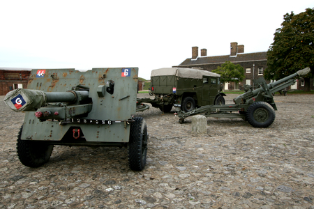 25 pounder guns on Parade Ground, Tilbury Fort, Tilbury, Essex, Englandのeditorial素材