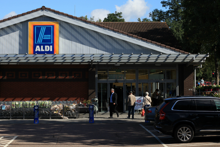 Aldi supermarket entrance, Southend on Sea, Essexのeditorial素材
