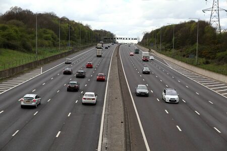 Brentwood, Essex, 1 April 2017  - M25 motorway traffic between junctions 27 and 28のeditorial素材