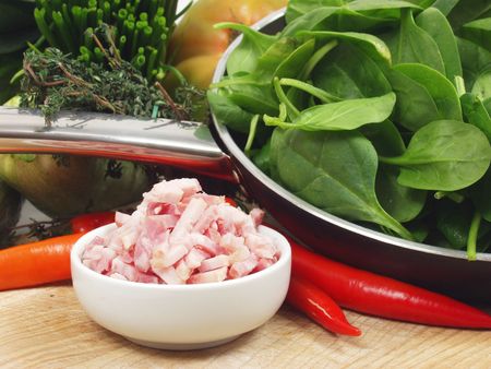 fresh green spinach with bacon and vegetables ready for cookの写真素材