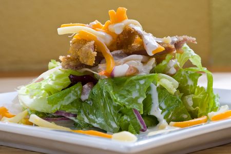 crunchy chicken cesar salad on white platterの写真素材