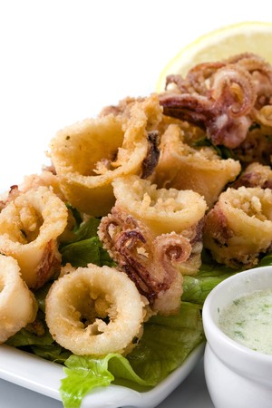 deep fried calamari with letucce and sauce の写真素材