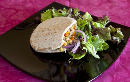 exquisite pita bread with chicken and saladの写真素材