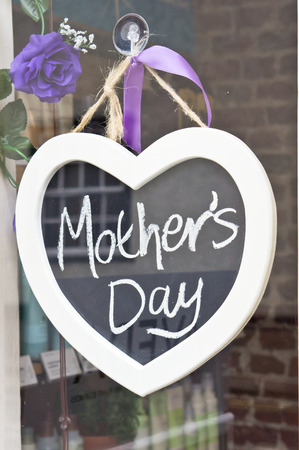 A heart shaped sign in a shop window for mothers' dayの写真素材