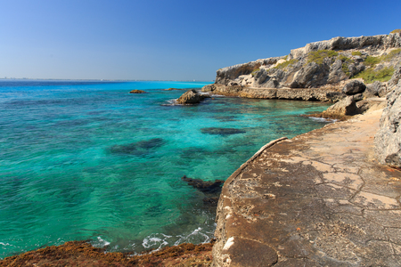 A trail winds around the beautiful blue Caribbean water on Isla Mujeres, Mexico.の写真素材