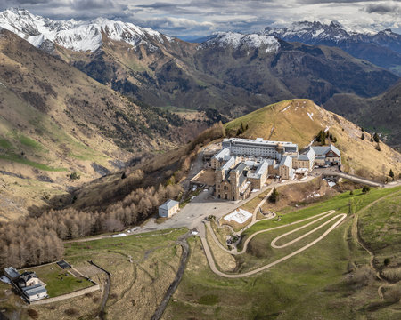 Panoramic view of La Salette Sanctuary bathed in sunlight, with snow-capped mountain peaks in the background and a peaceful alpine landscapeの写真素材