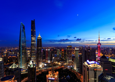 Dusk at dusk, Shanghai, Lujiazuiのeditorial素材