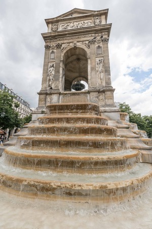 Commercial Plaza and fountain, Parisのeditorial素材