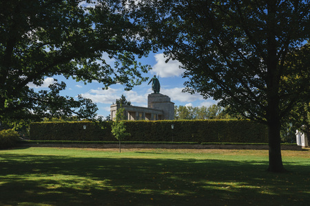 Soviet War Memorial Statue in the Grand Tiergarten Park, Berlin, Germanyのeditorial素材