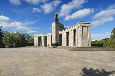 Soviet War Memorial Statue in the Grand Tiergarten Park, Berlin, Germanyのeditorial素材