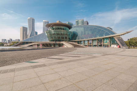 Hangzhou Grand Theater Plaza and city skylineのeditorial素材