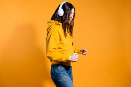 Applications for listening to music, listen to the radio. Subscription hits in your phone,の写真素材