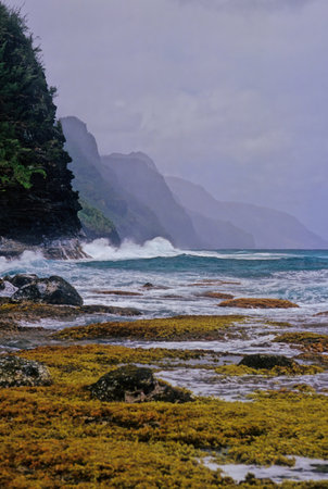 NÄ Pali Coast State Park is a 6,175-acre state park in the US state of Hawaii, located in the center of the rugged 16-mile (26 km) northwest side of KauaÊ»i, the second-oldest inhabited Hawaiian islandの写真素材