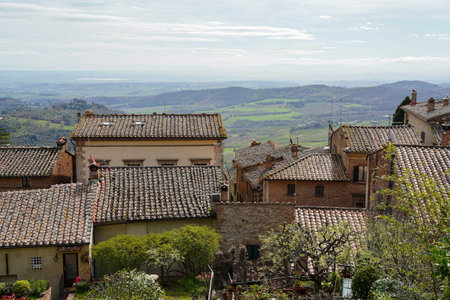 The medieval hilltop town of Montepulciano in Tuscany, Italyの写真素材