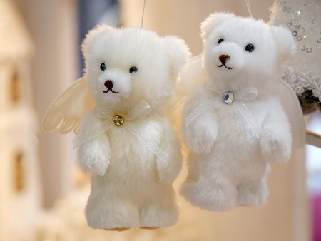Christmas decorations in the shape of white teddy bearsの写真素材