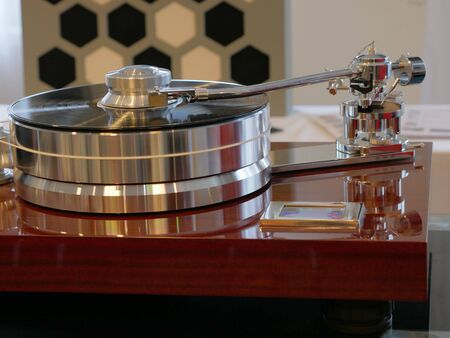 Stereo turntable vinyl record player. Audiophile HiFi luxury components.