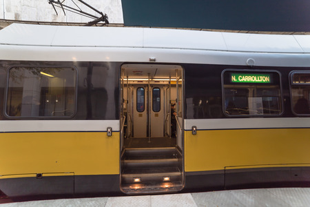 Yellow light rail train at station in downtown Dallasのeditorial素材