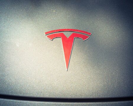 DALLAS, TX, US-APR 26, 2019: Shiny logo of Tesla on new model electric car. Close-up view of front Tesla badge on outdoor silver car hoodのeditorial素材