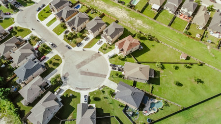 Cul-de-sac dead-end keyhole shape street in new development community outside San Antonio, TX, row of two-story suburban houses with large grassy backyard, urban sprawl in New Braunfels, aerial. USAの写真素材