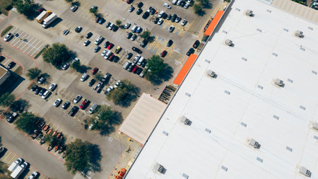 Packaged rooftop unit, RTU, HVAC system on flat roof of large home improvement warehouse busy parking lot in The Colony, Denton County, outside Dallas Fort Worth Metroplex, hardware chain store. USAの写真素材