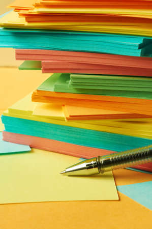 Pen with multicolor sheets of note paperの写真素材