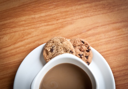 coffee cup with cookie on wood table の写真素材
