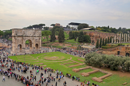 ROMA, ITALY - 01 OCTOBER 2017: Arch of Constantine, Rome.のeditorial素材