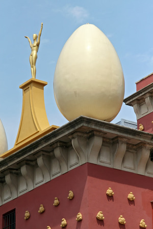 FIGUERES, SPAIN - AUGUST 12, 2007: The Dali Museum in Figueres. Spainのeditorial素材